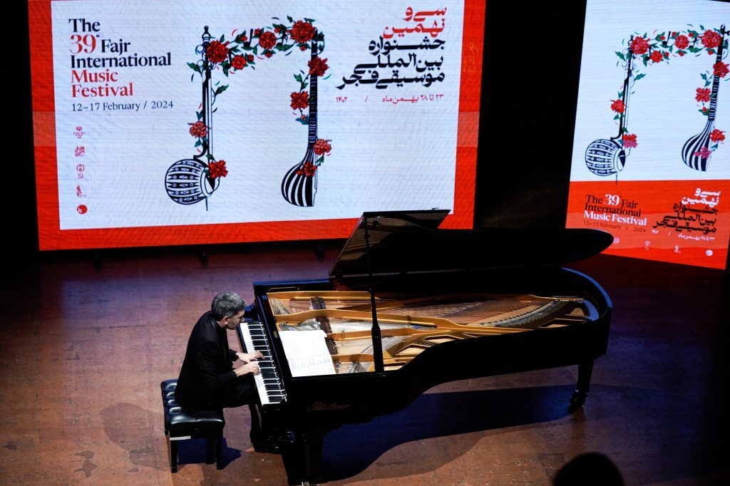 از هم‌خوانی برای ایران با صدای «معتمدی» تا افغان‌هایی که از فجر انقلاب خواندند