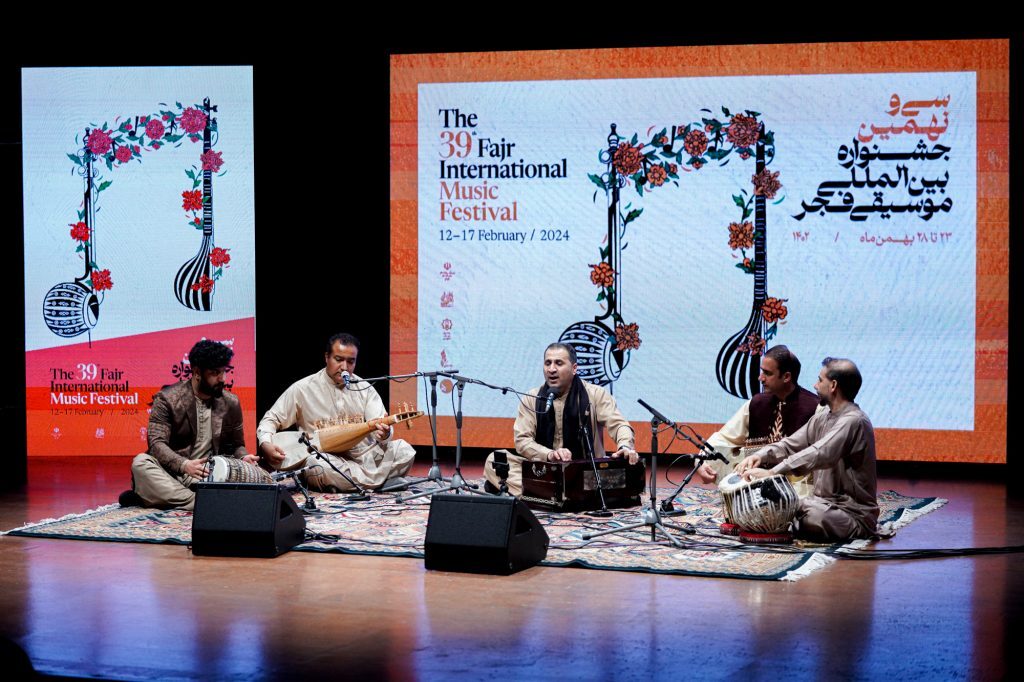 از هم‌خوانی برای ایران با صدای «معتمدی» تا افغان‌هایی که از فجر انقلاب خواندند