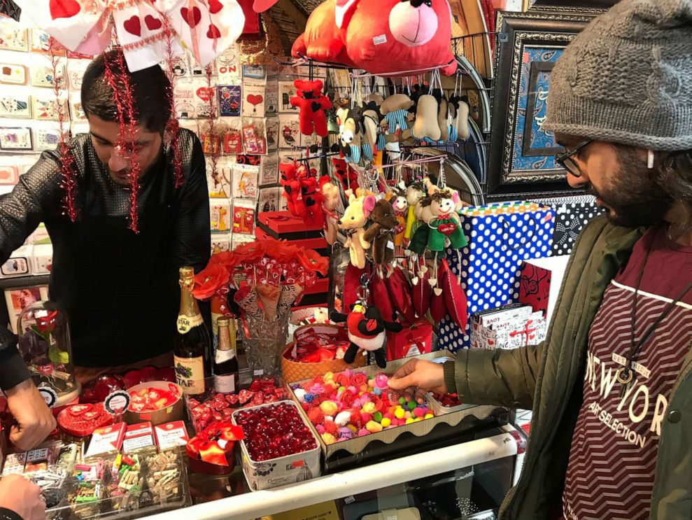 رابطه حداقل حقوق با اقلام گران در بازار تحمیلی ولنتاین ولنتاین