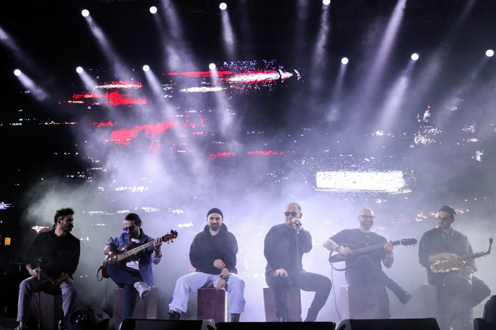 انفجار جمعیت در کنسرت یک خواننده پاپ انفجار جمعیت در کنسرت یک خواننده پاپ