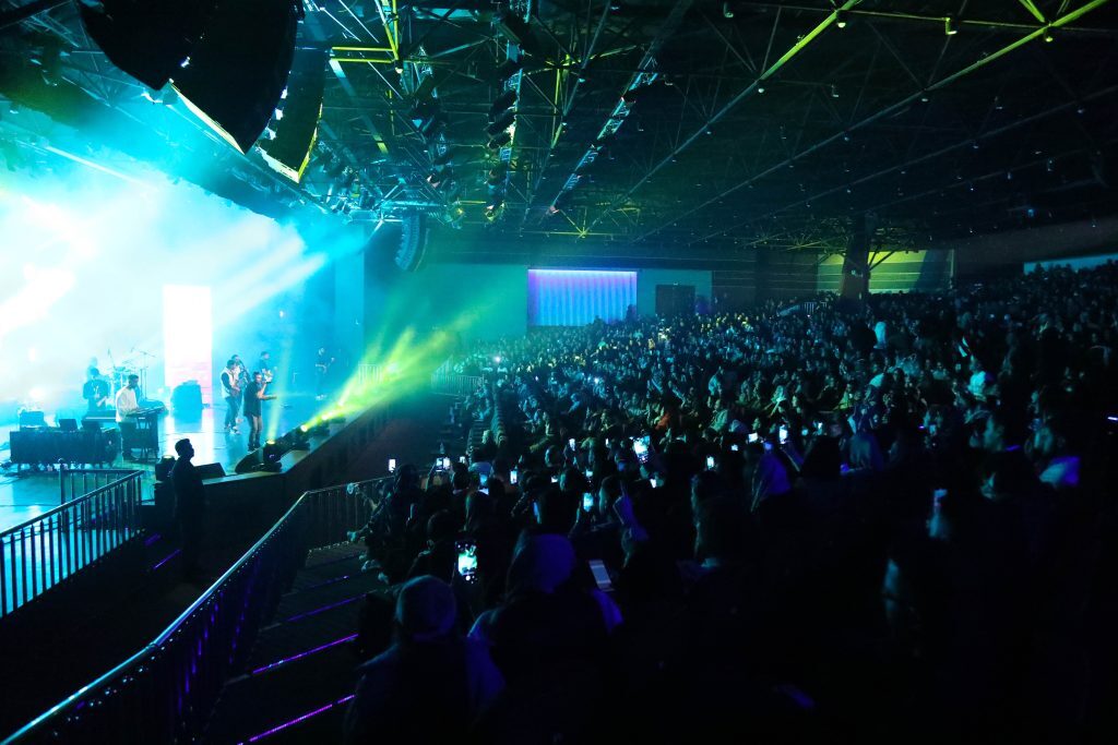 شب خاطرهانگیز آرمین در فرهنگسرای بهمن شب خاطرهانگیز آرمین در فرهنگسرای بهمن