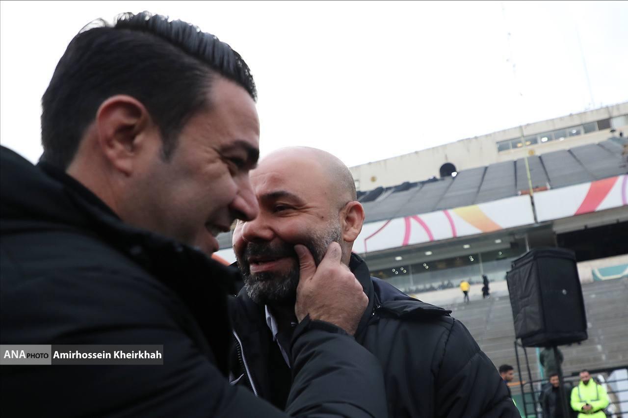 حاشیه بازی استقلال و نفت آبادان| حضور کوین یامگا و پدرش در جایگاه ویژه حاشیه بازی استقلال و نفت آبادان| حضور کوین یامگا و پدرش در جایگاه ویژه