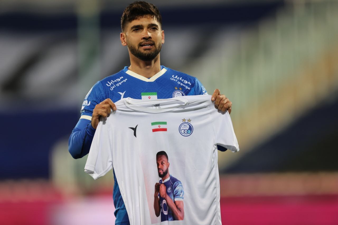 حاشیه بازی استقلال و نفت آبادان| اعتراض شدید نکونام به داور/ حرکت جالب توجه گلزن استقلال حاشیه بازی استقلال و نفت آبادان| اعتراض شدید نکونام به داور/ حرکت جالب توجه گلزن استقلال