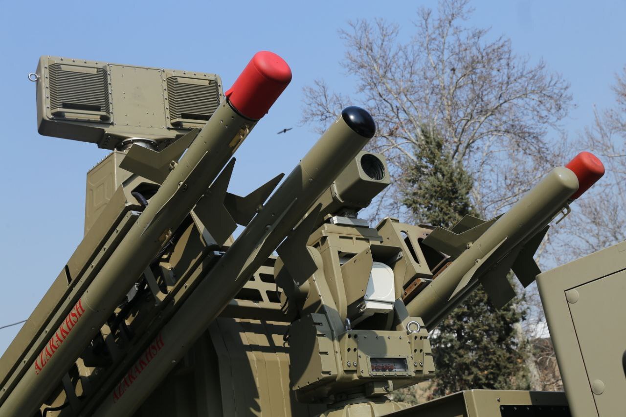 سامانههای پدافند هوایی «آرمان» و «آذرخش» رونمایی شدند سامانههای پدافند هوایی «آرمان» و «آذرخش» رونمایی شدند