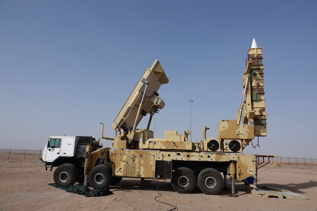 سامانههای پدافند هوایی «آرمان» و «آذرخش» رونمایی شدند سامانههای پدافند هوایی «آرمان» و «آذرخش» رونمایی شدند