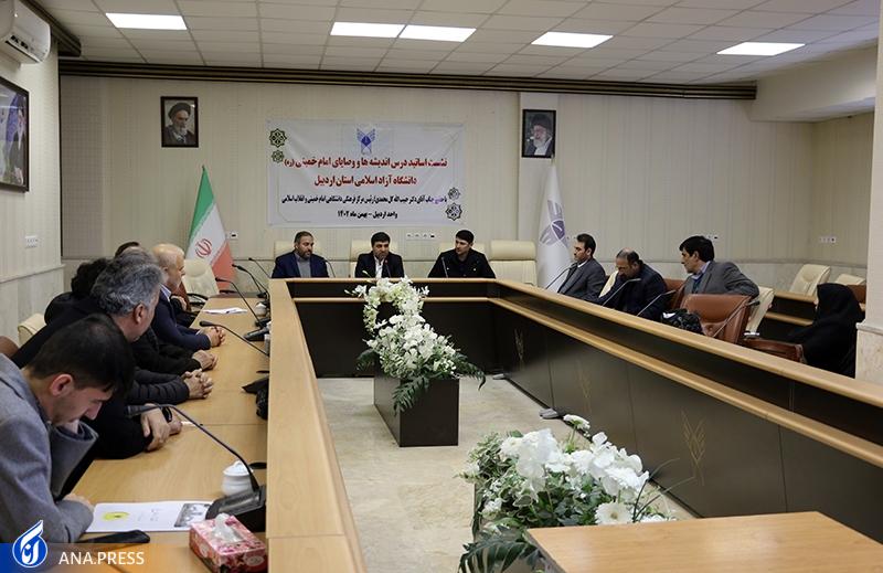 انقلاب اسلامی با جریان فکری امام خمینی(ره) به گفتمان اصیل الهی تبدیل شد انقلاب اسلامی با جریان فکری امام خمینی(ره) به گفتمان اصیل الهی تبدیل شد