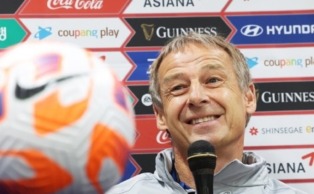 از پرتاب شکلات تا ارسال تاج گل عزا و تحلیل مادربزرگ فوتبالی؛ هواداران کره‌جنوبی چه نقشی در برکناری کلینزمان ایفا کردند؟