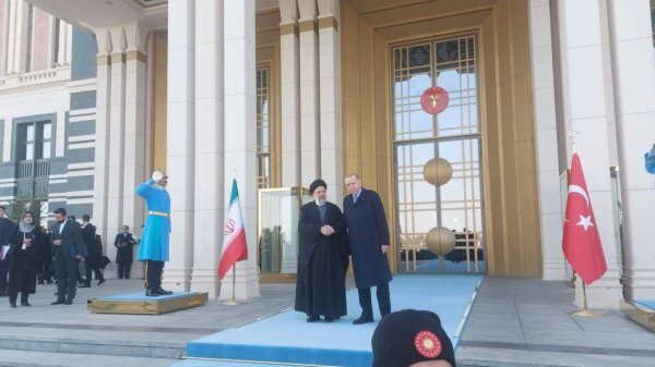رئیسی برای سفری رسمی وارد آنکارا شد / استقبال اردوغان از رئیس جمهور رئیسی برای سفری رسمی وارد آنکارا شد / استقبال اردوغان از رئیس جمهور