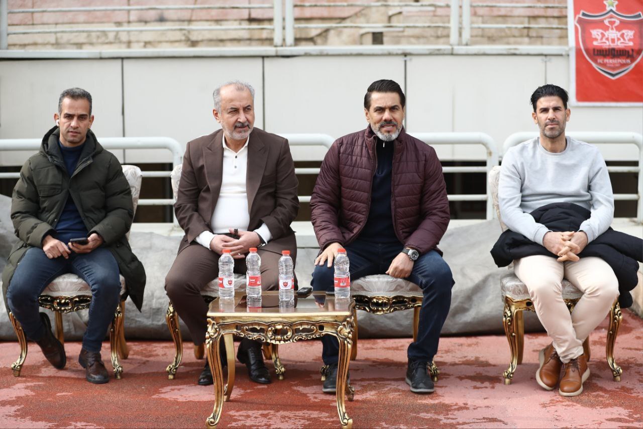 ماجرای دلالانی که دستشان در باشگاه پرسپولیس کوتاه شده/ حمله به اوسمار با اسم رمز دودستگی در تمرین! ماجرای دلالانی که دستشان در باشگاه پرسپولیس کوتاه شده/ حمله به اوسمار با اسم رمز دودستگی در تمرین!