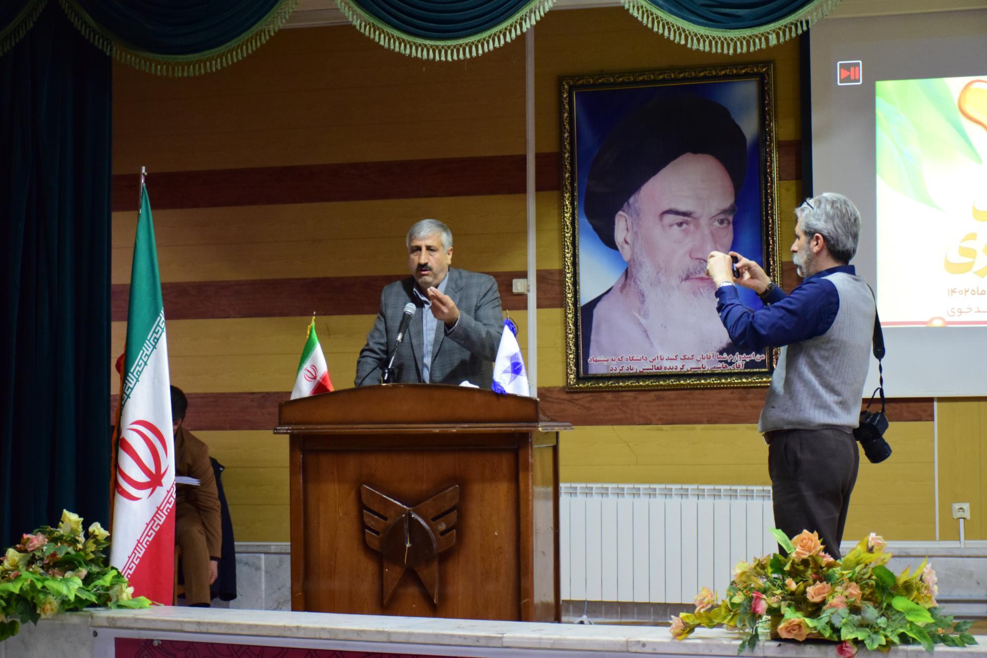 تأثیر ۹۰ برابری صنعت زنبورداری در حوزه‌های کشاورزی و محیط زیست/ ۴۰ درصد عسل‌ فروشگاه‌ها تقلبی است