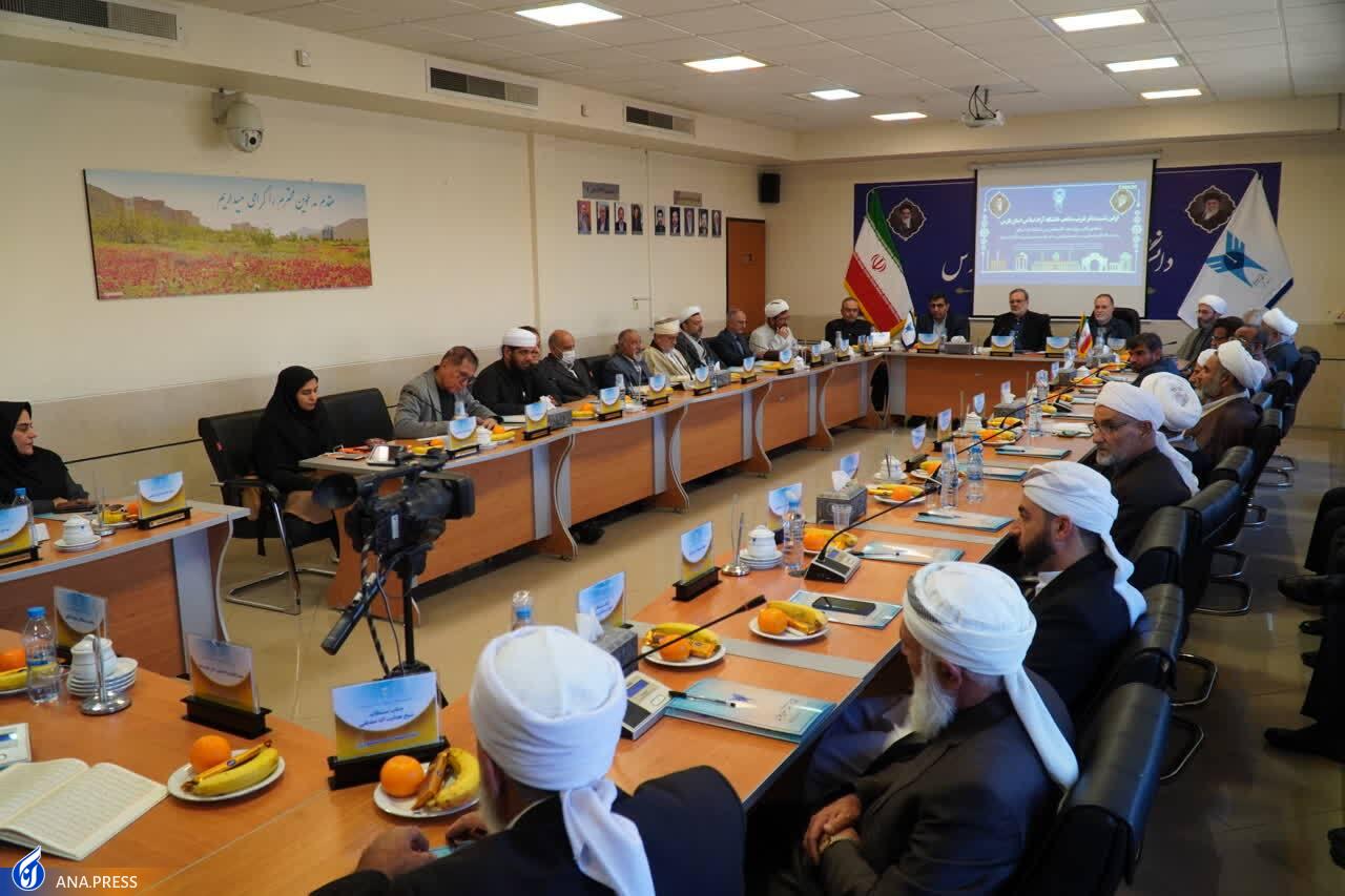 هیچ قشری بهتر از نخبگان قادر به ایجاد وحدت میان مردم نیستند