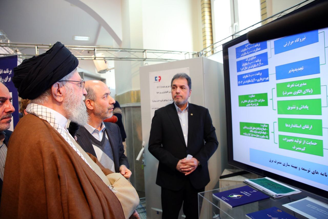 رهبر انقلاب از نمایشگاه توانمندی‌های تولید ایرانی بازدید کردند + فیلم و عکس
