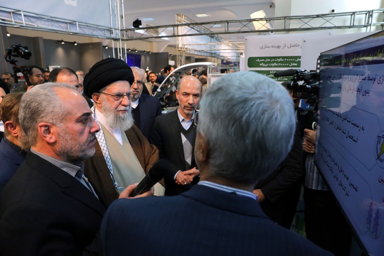 رهبر انقلاب از نمایشگاه توانمندی‌های تولید ایرانی بازدید کردند + فیلم و عکس