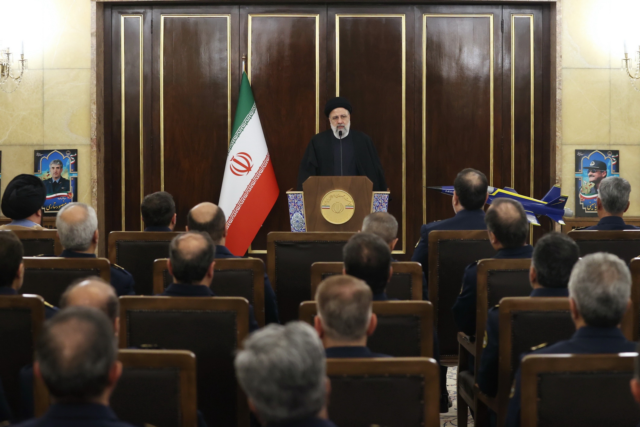 رئیسی: تأکید بر اهتمام دولت نسبت به تأمین امکانات و منابع مورد نیاز تقویت بنیه دفاعی کشور رئیسی: تأکید بر اهتمام دولت نسبت به تأمین امکانات و منابع مورد نیاز تقویت بنیه دفاعی کشور