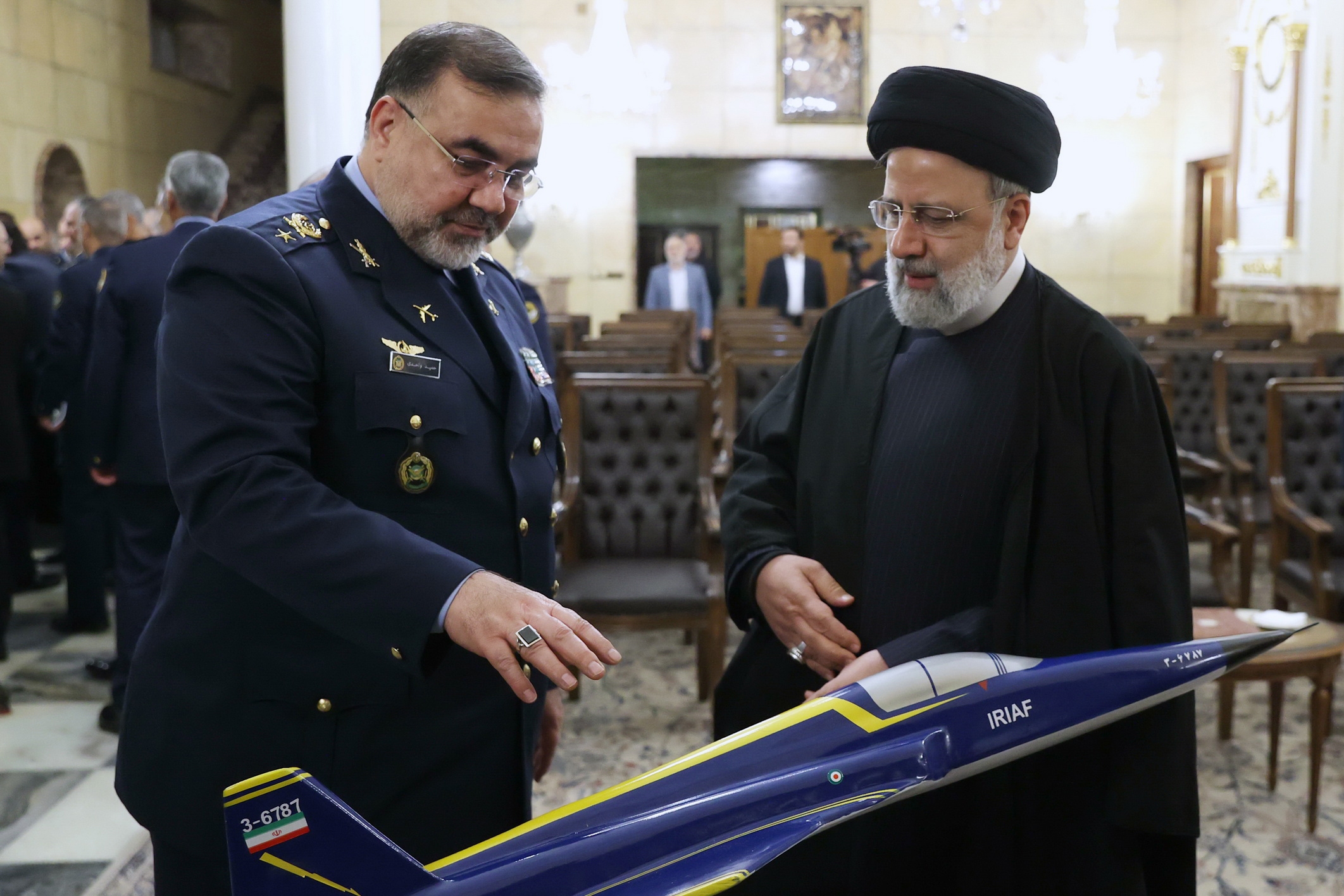 رئیسی: تأکید بر اهتمام دولت نسبت به تأمین امکانات و منابع مورد نیاز تقویت بنیه دفاعی کشور رئیسی: تأکید بر اهتمام دولت نسبت به تأمین امکانات و منابع مورد نیاز تقویت بنیه دفاعی کشور