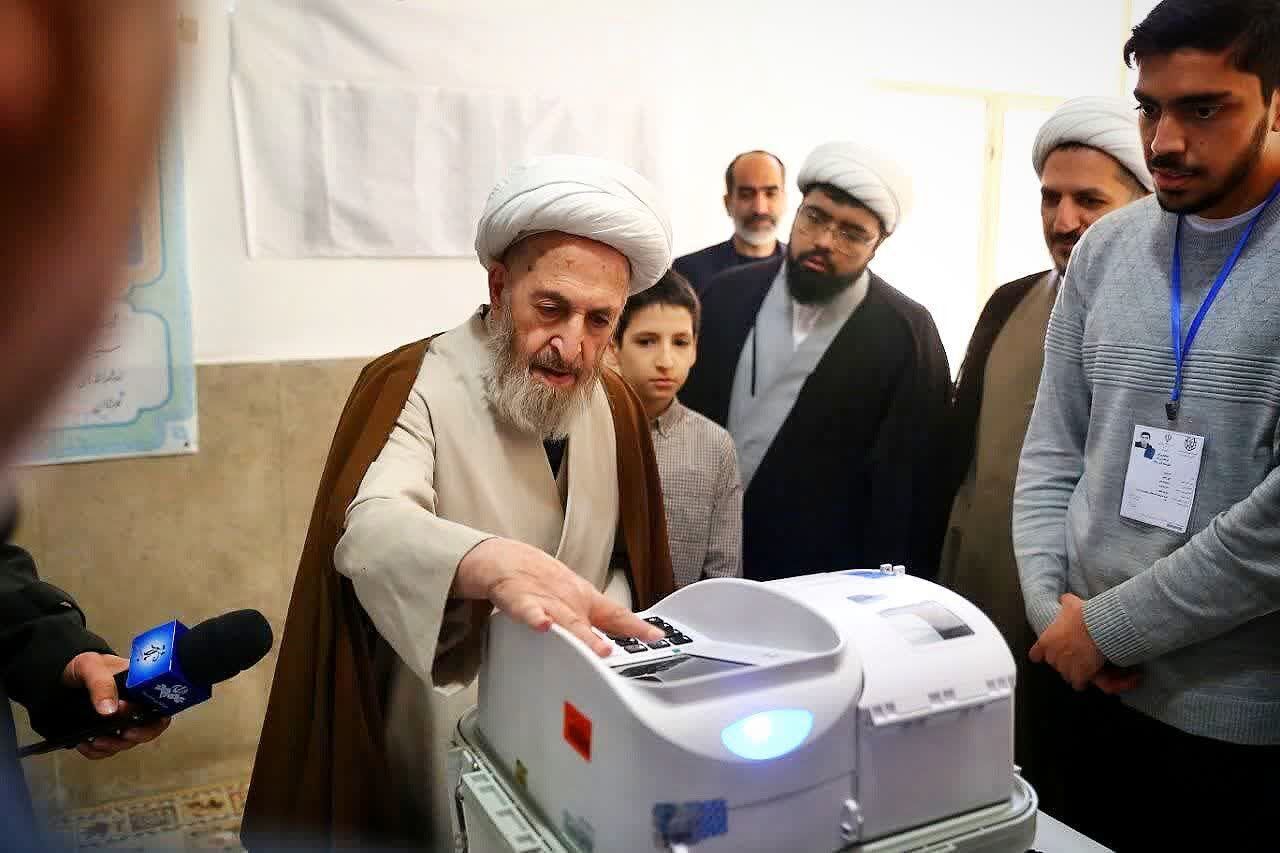 انتخاباتی به وسعت ایران برای داشتن ایران قوی و امید به آینده انتخاباتی به وسعت ایران برای داشتن ایران قوی و امید به آینده