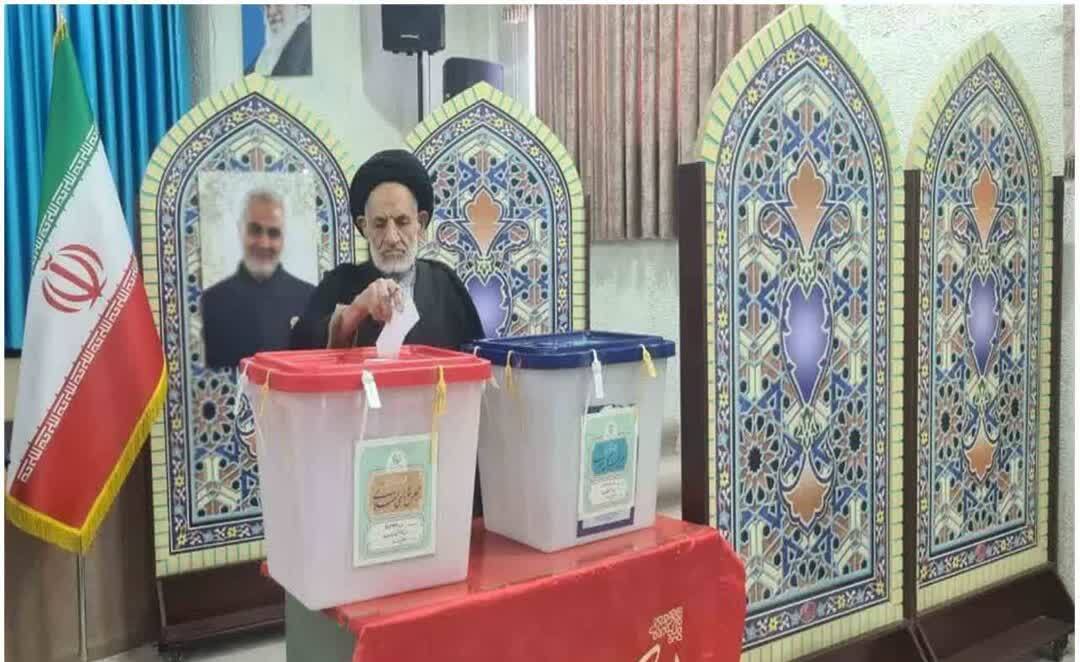 مخابره پیام اقتدار ملت ایران به دنیا در همین ساعات ابتدایی/ شعب اخذ رأی در استان‌ها مملو از جمعیت است