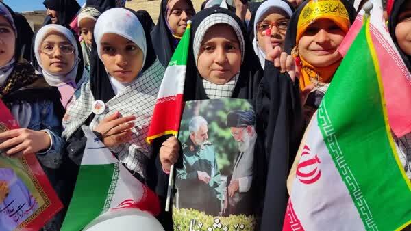 مخابره پیام اقتدار ملت ایران به دنیا در همین ساعات ابتدایی/ شعب اخذ رأی در استان‌ها مملو از جمعیت است