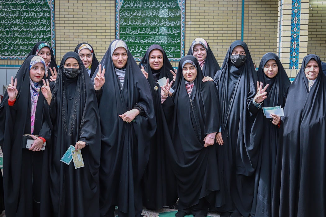 مخابره پیام اقتدار ملت ایران به دنیا/ شعب اخذ رأی در استان‌ها مملو از جمعیت است