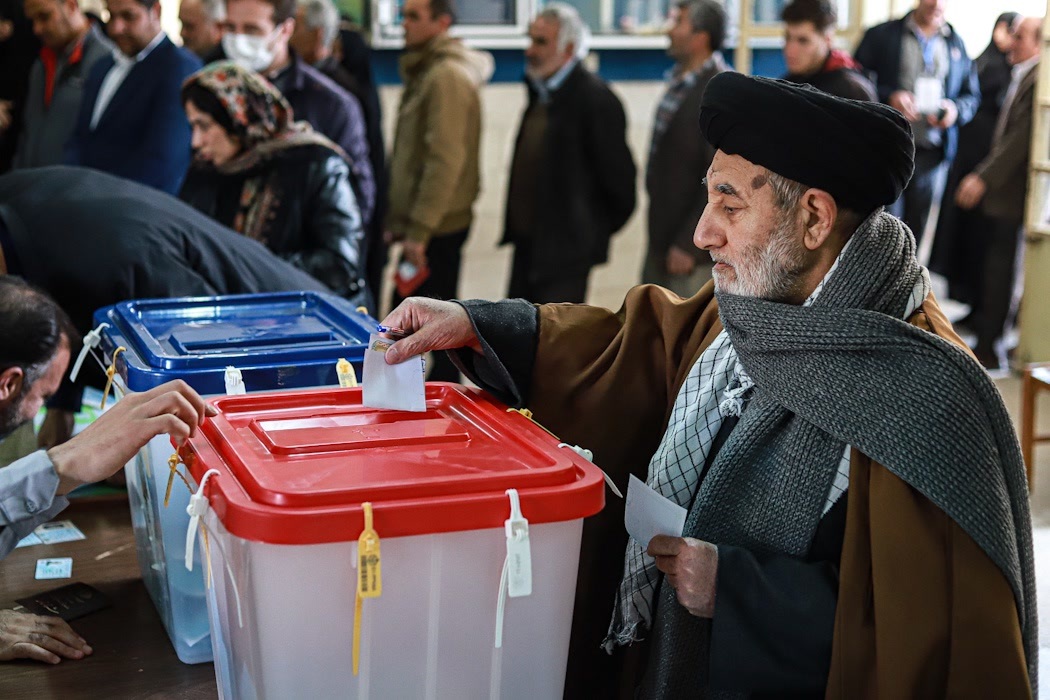 مخابره پیام اقتدار ملت ایران به دنیا/ شعب اخذ رأی در استان‌ها مملو از جمعیت است