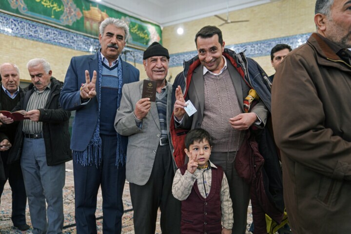 مخابره پیام اقتدار ملت ایران به دنیا/ شعب اخذ رأی در استان‌ها مملو از جمعیت است