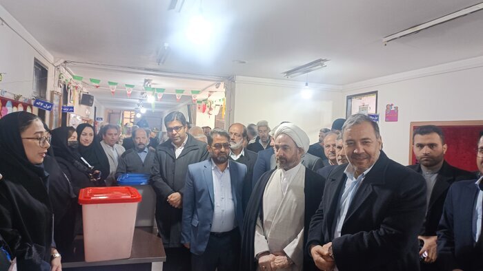مخابره پیام اقتدار ملت ایران به دنیا/ شعب اخذ رأی در استان‌ها مملو از جمعیت است