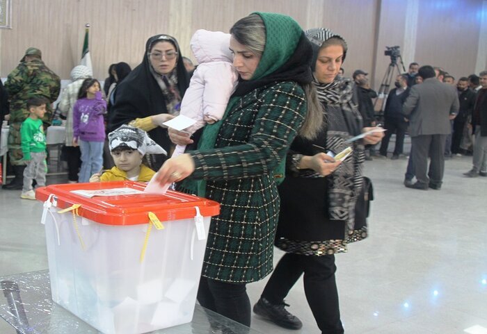 مخابره پیام اقتدار ملت ایران به دنیا/ شعب اخذ رأی در استان‌ها مملو از جمعیت است