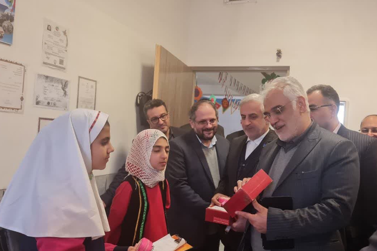 درختکاری در مدارس حرکتی بهسوی نهادینه کردن خلّاقیت و پژوهش نسل آینده است درختکاری در مدارس حرکتی بهسوی نهادینه کردن خلّاقیت و پژوهش نسل آینده است