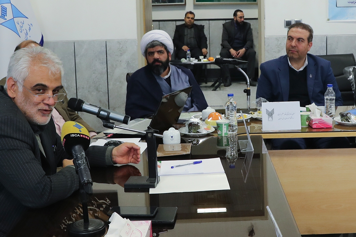 حضور پرشور مردم انتخابات، اقتدار، امنیت و عزت کشور را به همراه داشت حضور پرشور مردم انتخابات، اقتدار، امنیت و عزت کشور را به همراه داشت