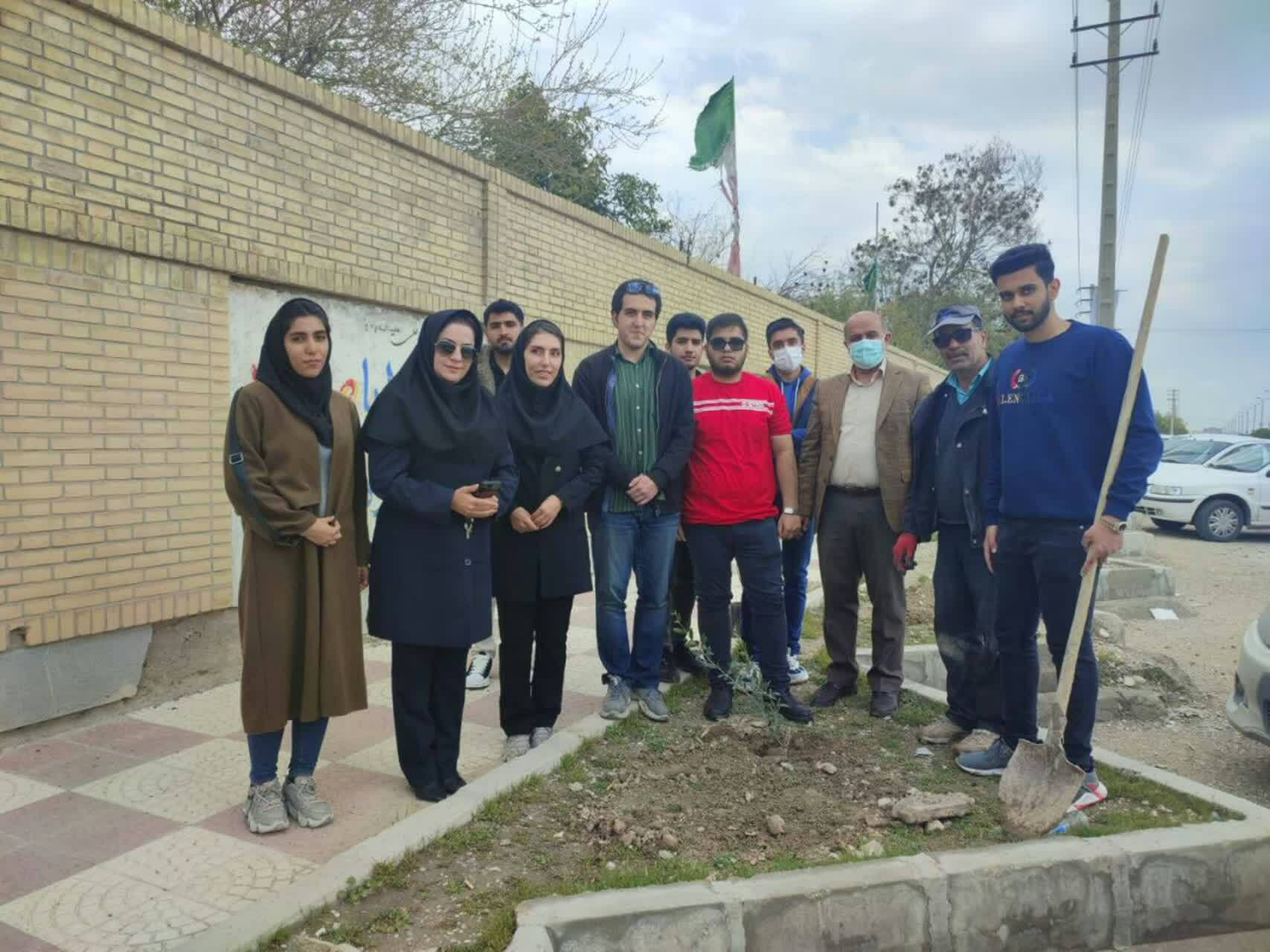 از کاشت ۶۹ درخت سرو به نیت حضرت زینب (س) تا آشتی با طبیعت با شعار «هم‌عهدی سبز»