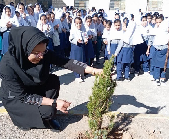 از کاشت ۶۹ درخت سرو به نیت حضرت زینب (س) تا آشتی با طبیعت با شعار «هم‌عهدی سبز»