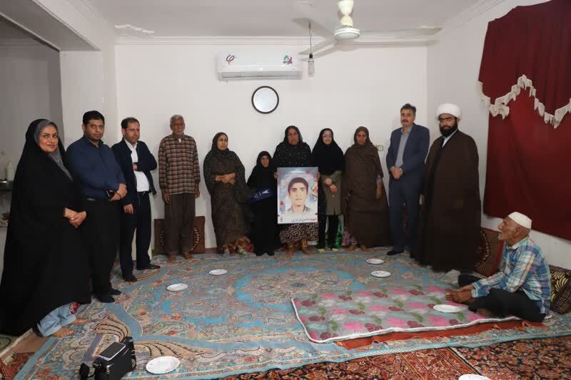 وظیفه مهم دانشگاهها دیدار با خانوادههای شهداست وظیفه مهم دانشگاهها دیدار با خانوادههای شهداست