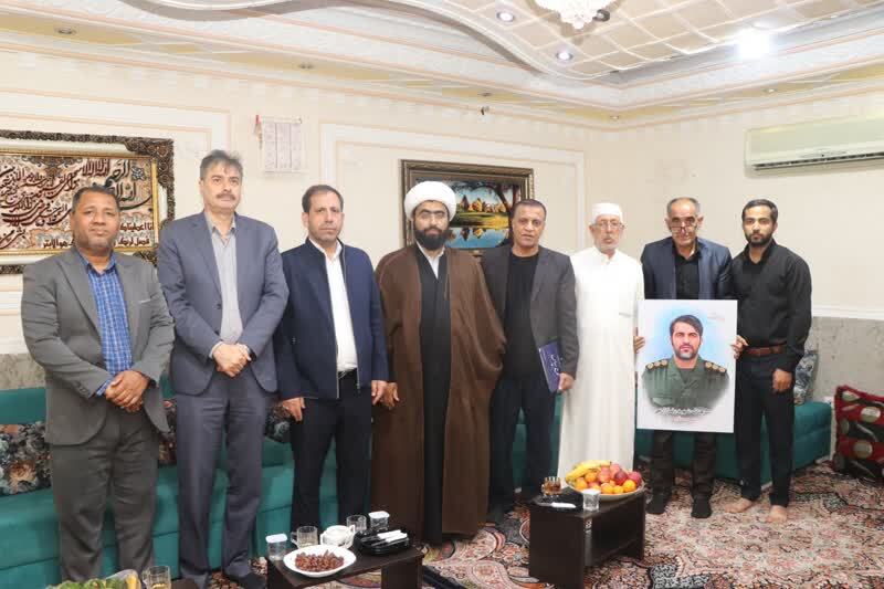 وظیفه مهم دانشگاهها دیدار با خانوادههای شهداست وظیفه مهم دانشگاهها دیدار با خانوادههای شهداست