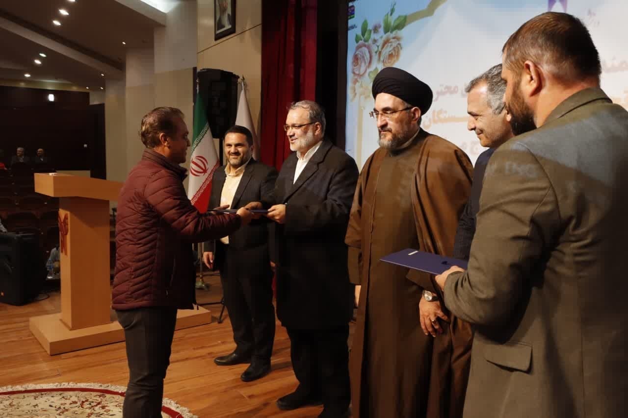 تجربه ۳۰ ساله بازنشستگان باید در خدمت جامعه و مردم باشد تجربه ۳۰ ساله بازنشستگان باید در خدمت جامعه و مردم باشد