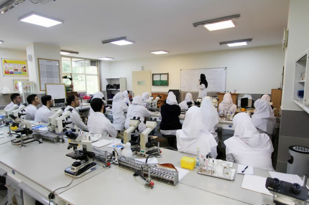 ۶ هزار و ۵۰۰ دانش‌آموخته دندانپزشکی در ۳۸ سال/ بهترین بودیم، چون شهریه می‌دادیم