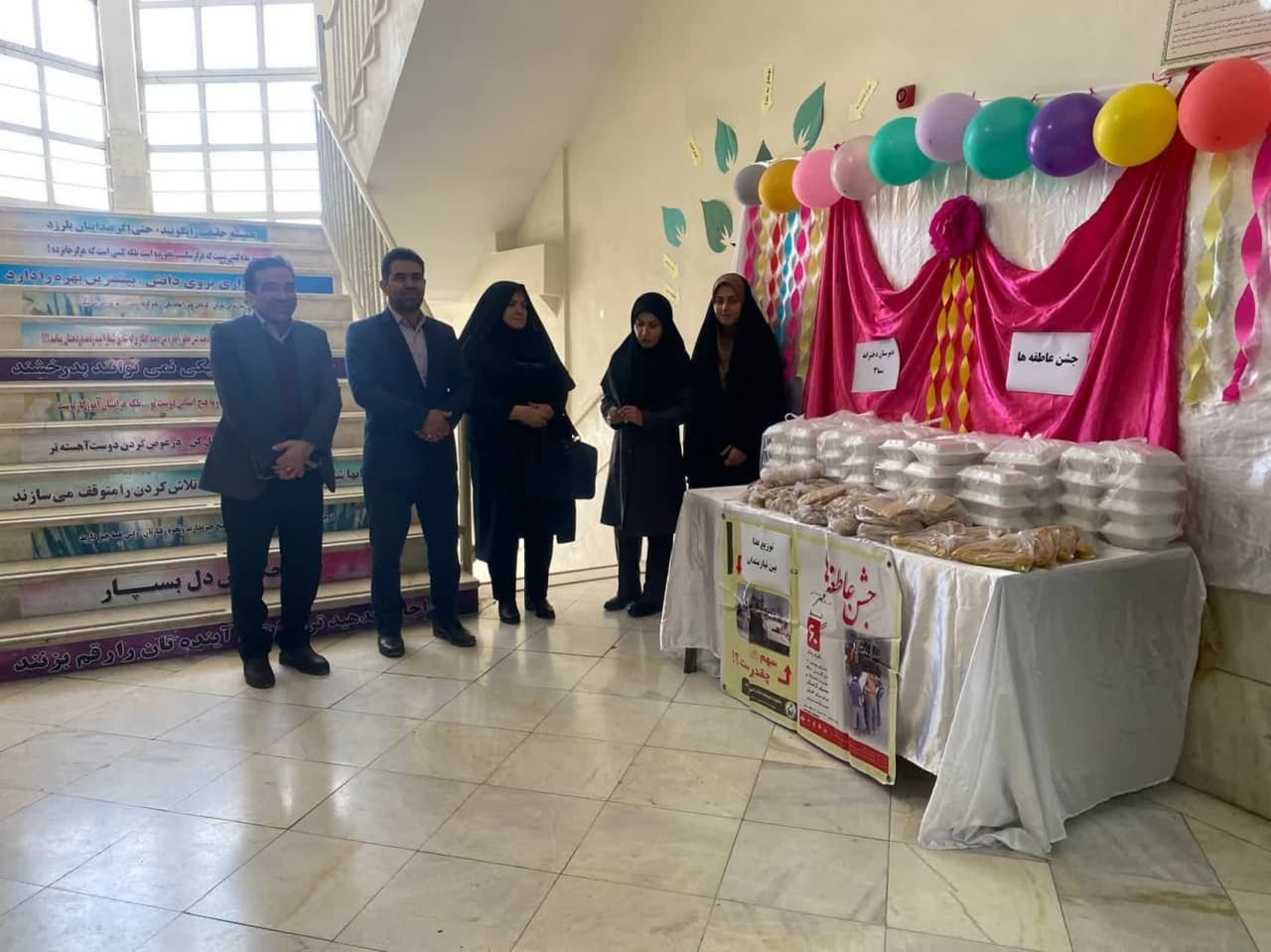 احسان و نیکوکاری ویژگی بارز پیامبران و ائمه اطهار(ع) بوده است احسان و نیکوکاری ویژگی بارز پیامبران و ائمه اطهار(ع) بوده است