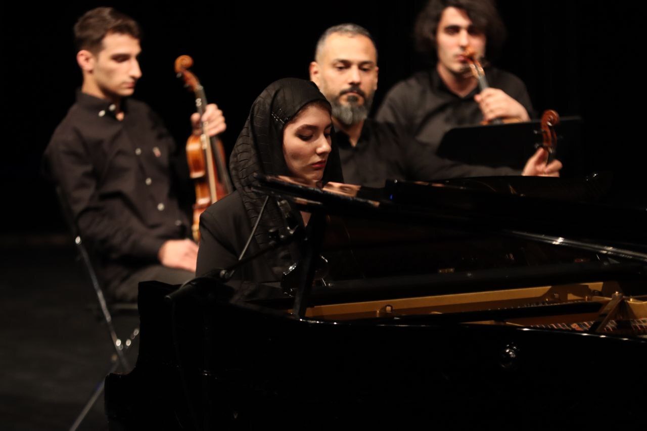 اجرای دانشجویی و حرفهای از قطعات کلاسیک تا مدرن/ وقتی پیشکسوتها به جوانها اعتماد میکنند اجرای دانشجویی و حرفهای از قطعات کلاسیک تا مدرن/ وقتی پیشکسوتها به جوانها اعتماد میکنند