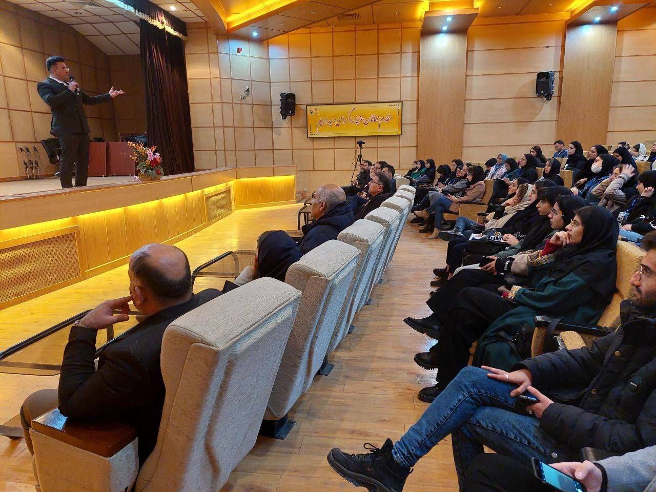 تجاری‌سازی محصولات مبتنی بر فناوری چند قالب اصلی دارد؟