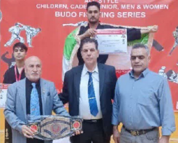 دانشجوی دانشگاه آزاد پرچم کشور را در ترکیه برافراشت