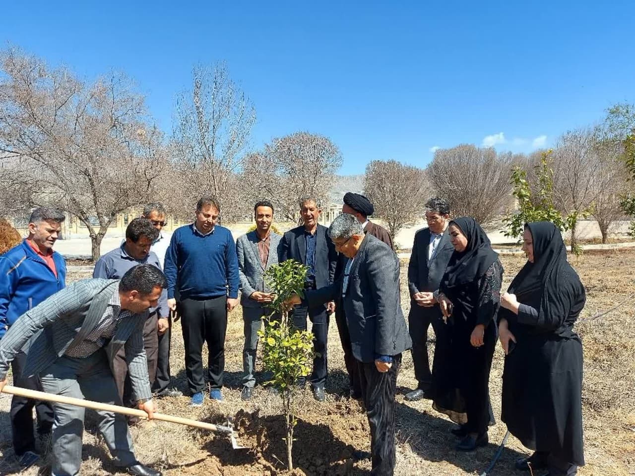 سفر به سرزمین شهدا با طعم نهال