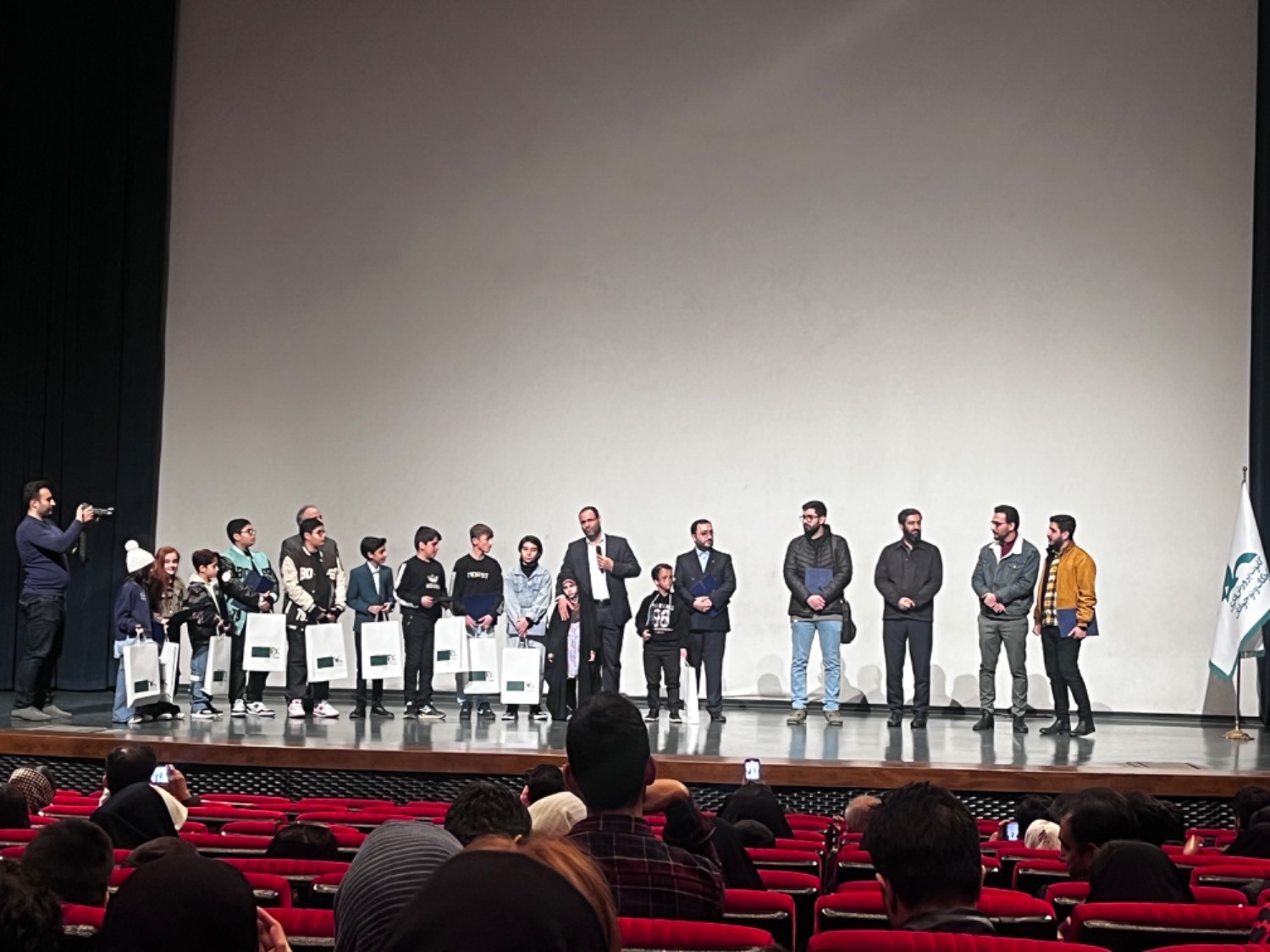 علامتی: کانون به سمت قله های فیلمسازی حرکت می کند/موحد: چالش های ساخت فیلم برای قشر نوجوان علامتی: کانون به سمت قله های فیلمسازی حرکت می کند/موحد: چالش های ساخت فیلم برای قشر نوجوان