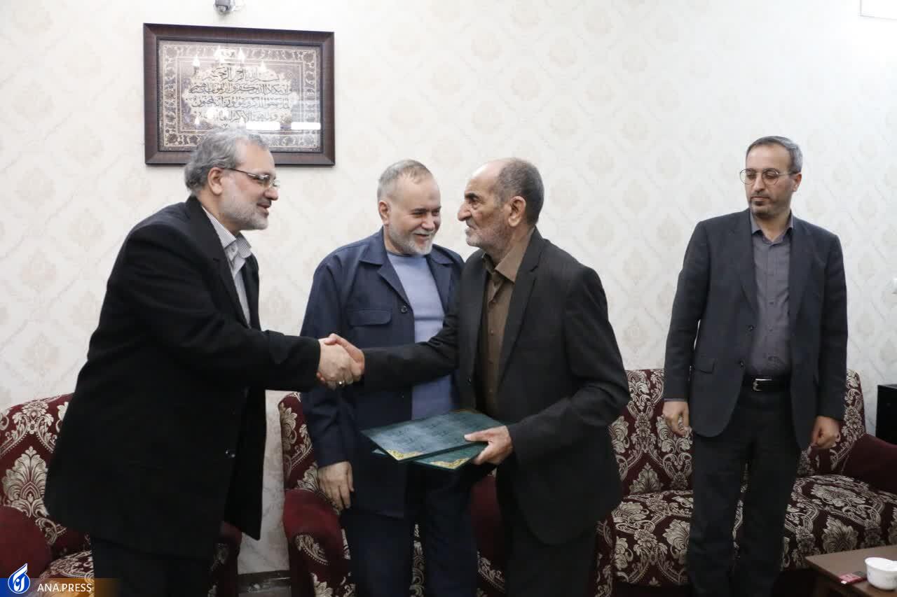 جایگاه شهدا باید برای نسل جوان تبیین شود جایگاه شهدا باید برای نسل جوان تبیین شود