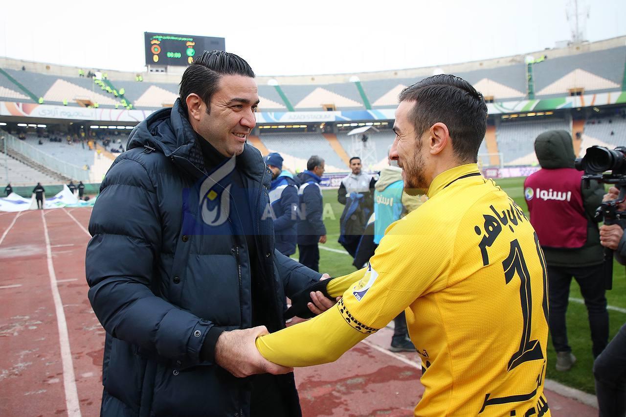 اتفاقی که قبل از دیدار استقلال و سپاهان رخ داد؛ پاسخ جالب نکونام به شوخی عجیب احمدزاده+تصاویر اتفاقی که قبل از دیدار استقلال و سپاهان رخ داد؛ پاسخ جالب نکونام به شوخی عجیب احمدزاده+تصاویر