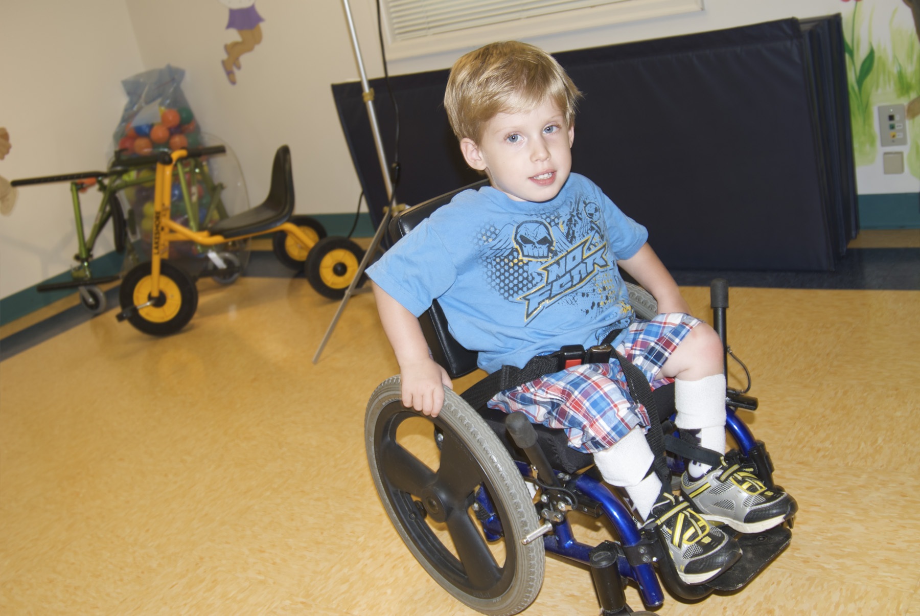 ویلچری که به کمک بیماران نخاعی میآید ویلچری که به کمک بیماران نخاعی میآید