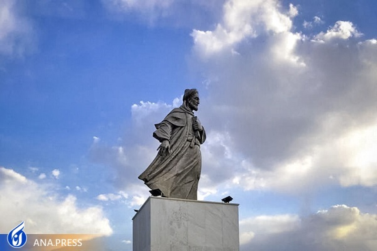 بزرگترین مجسمه برنزی پایتخت در میدانگاه سعدی رونمایی شد