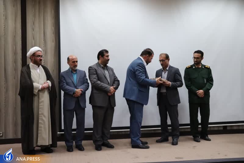 بینش توحیدی و منش معلمی شاخصترین ابعاد وجودی شهید مطهری بود بینش توحیدی و منش معلمی شاخصترین ابعاد وجودی شهید مطهری بود