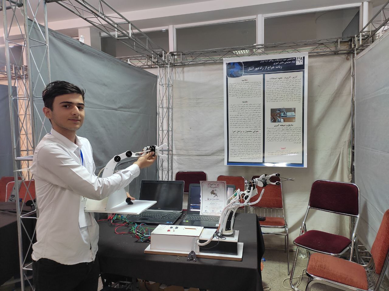 طراحی رباتی که قابلیت جراحی با چاقو بدون حضور پزشک را دارد طراحی رباتی که قابلیت جراحی با چاقو بدون حضور پزشک را دارد