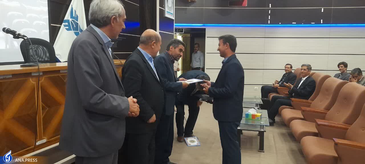 استادان و معلمان نباید دغدغهای جز تدریس و آموزش داشته باشند استادان و معلمان نباید دغدغهای جز تدریس و آموزش داشته باشند