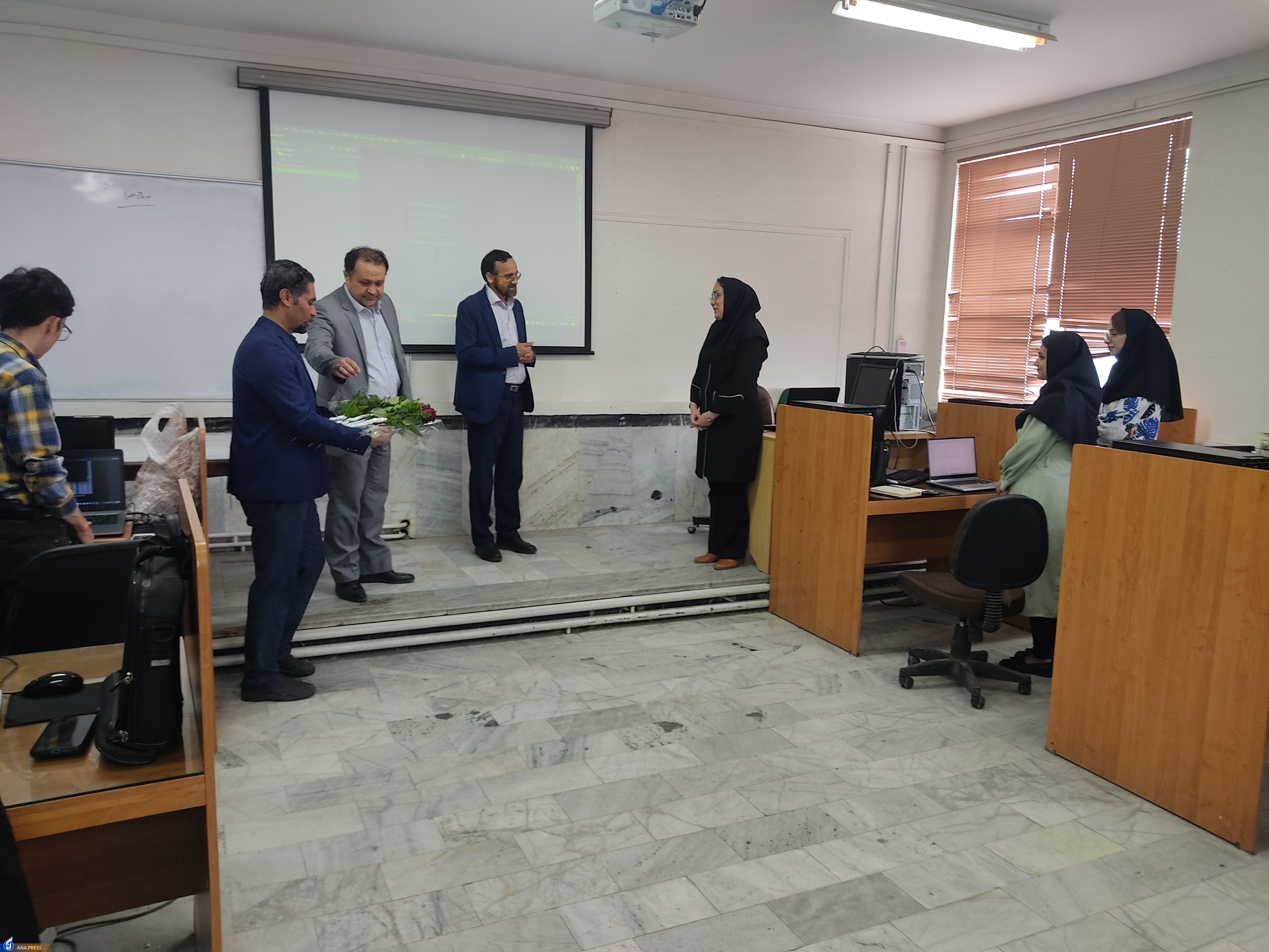 معلمان و استادان پایه‌گذاران سرنوشت یک ملت هستند