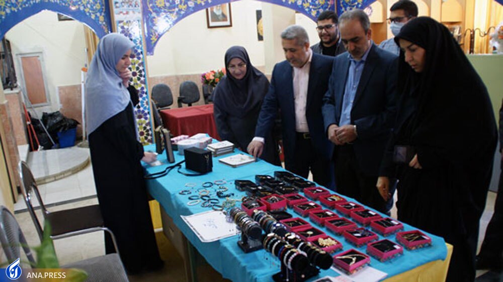 نخستین بازارچه صنایع خلّاق دانشجویی در دانشگاه آزاد اسلامی واحد رودهن گشایش یافت نخستین بازارچه صنایع خلّاق دانشجویی در دانشگاه آزاد اسلامی واحد رودهن گشایش یافت